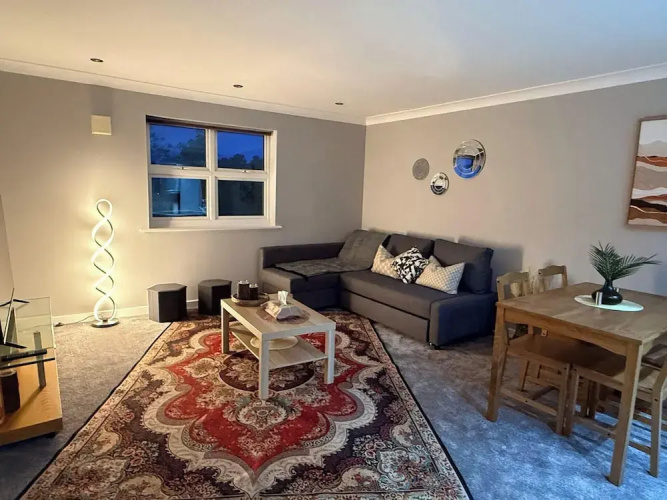 Quaint Bracknell Apartment With Two Bedrooms