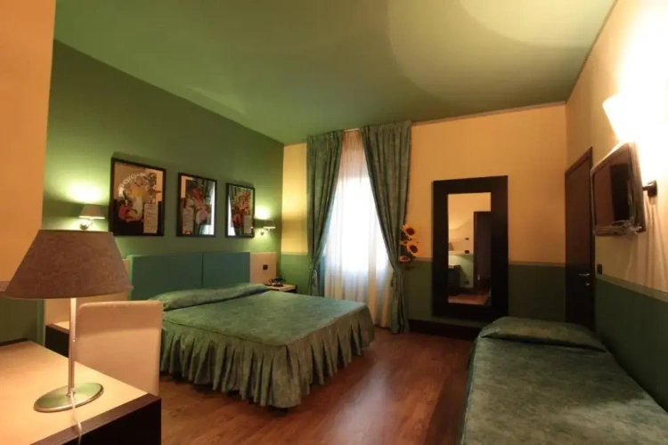 Standard Triple room