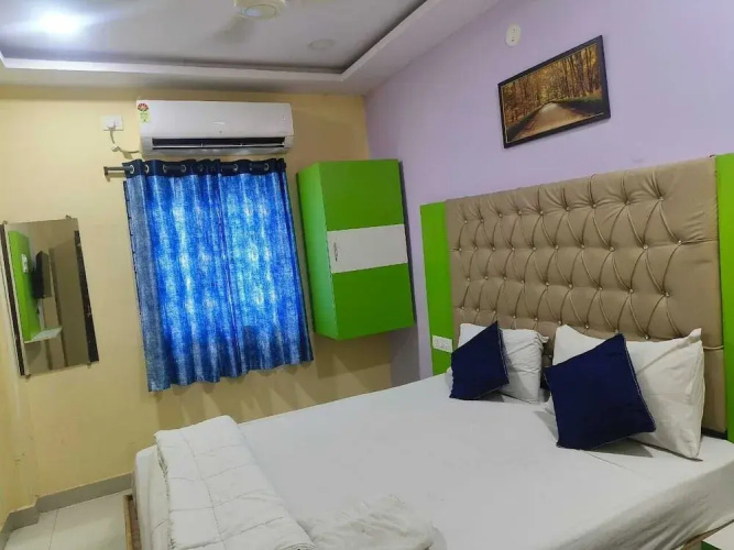 Hotel S L B Grand
