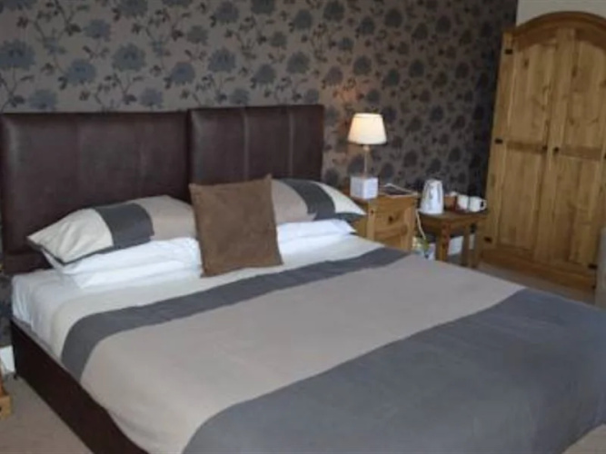 The Oaks Hotel