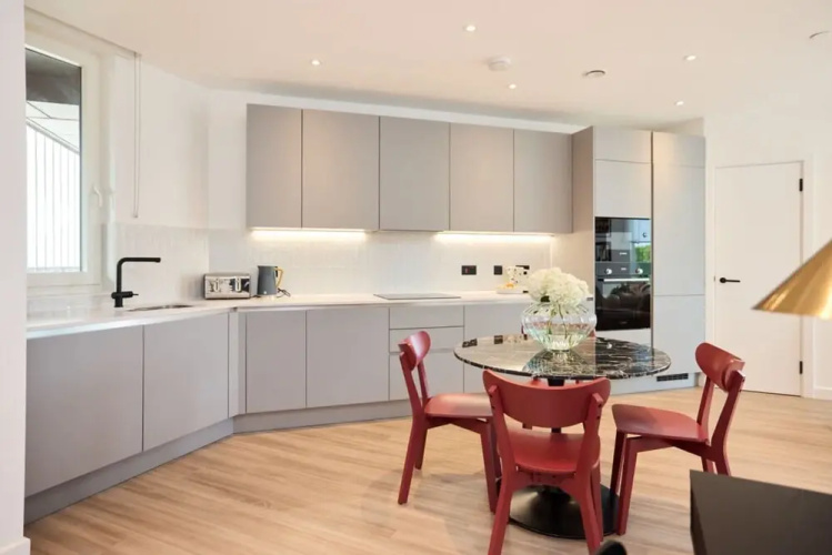 The Tottenham Wonder - Pleasing 2bdr Flat With Balcony