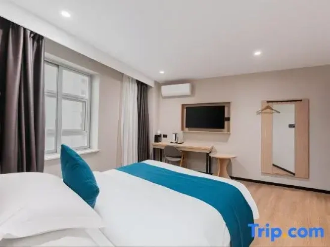 Standard Double room with street view