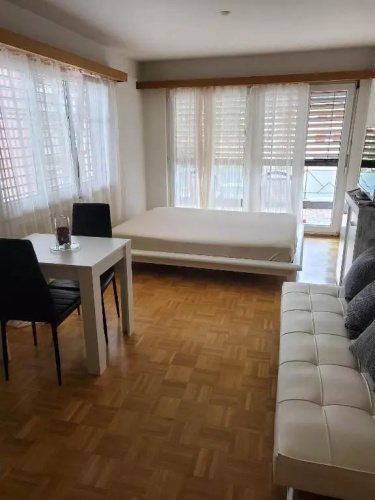 Large studio apartment on the Promenade