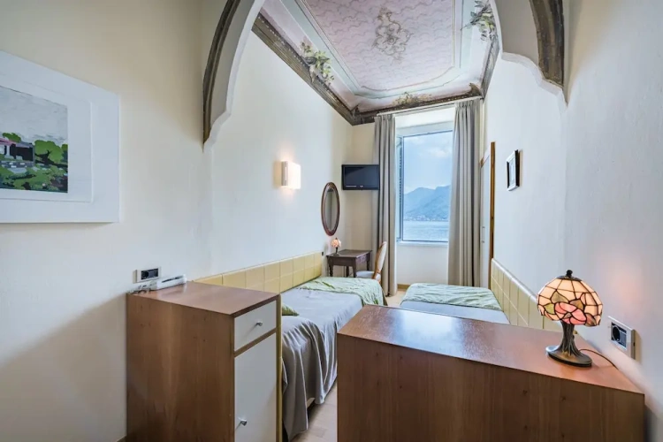 Standard Single room with lake view