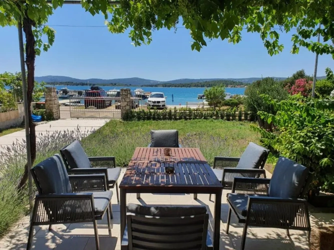 2 Bedrooms Deluxe Apartment with sea view