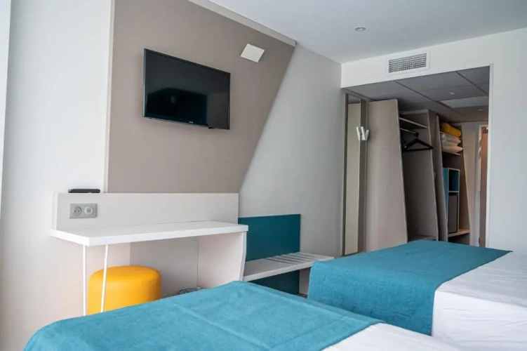 Standard Triple room with balcony