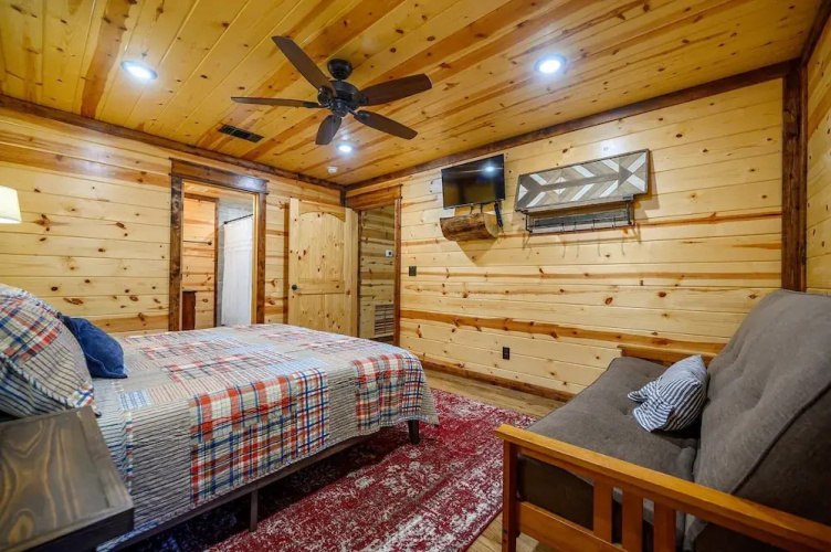 Sugar Mama Cabin for 10!