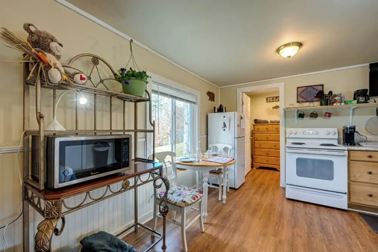 Shared Hot Tub & Fire Pit: Tranquil Whittier Gem!