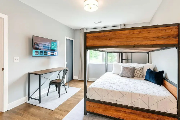 Elvis-themed 13 Beds Rooftop City Views