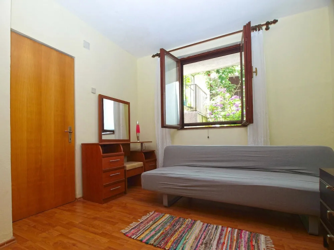 Apartment 949