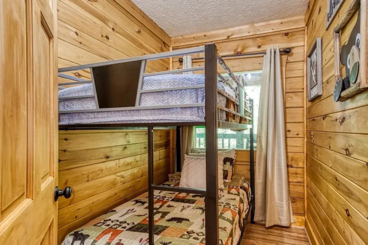 Er80 - Can't Bear To Leave 2 Bedroom Cabin