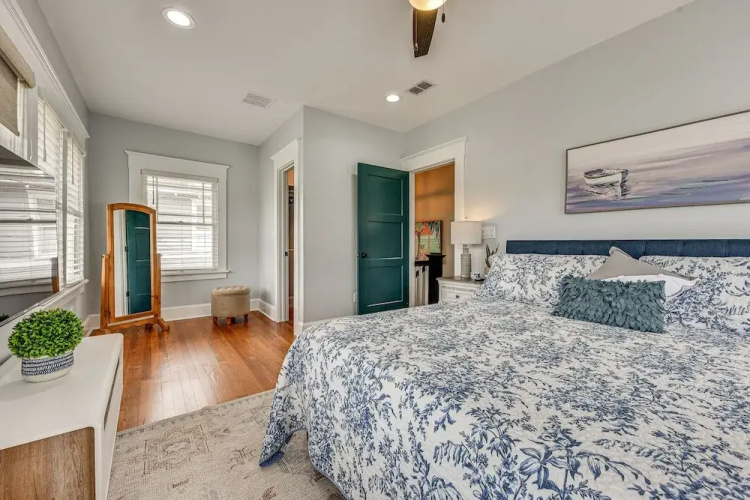 Chic Jacksonville Getaway, Walk to River & Parks!