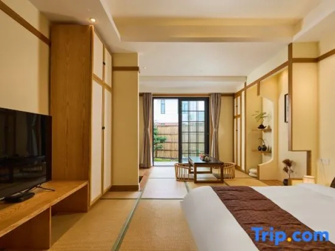 Standard Double room with courtyard view