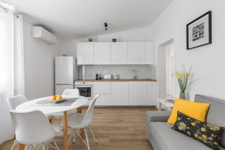 Tonina - house with patio, jacuzzi, free parking