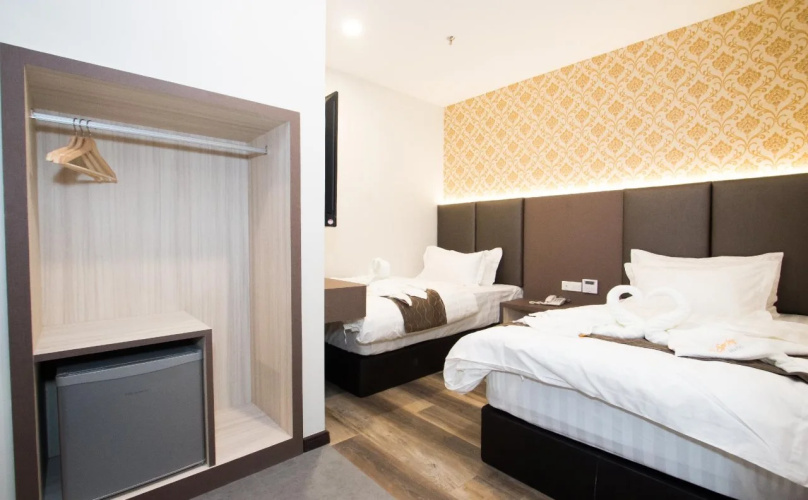 Spring Season Hotel