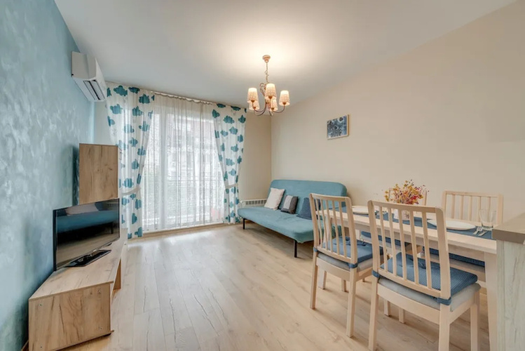 Bright and Newly Refurbished Apartment Near Center