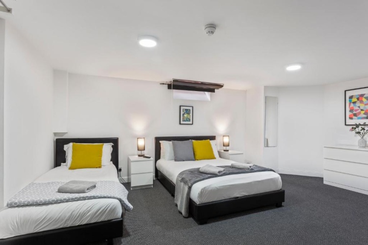 Standard Triple room