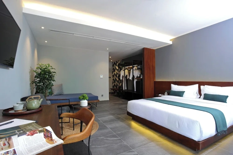 Deluxe Double room with balcony and with city view