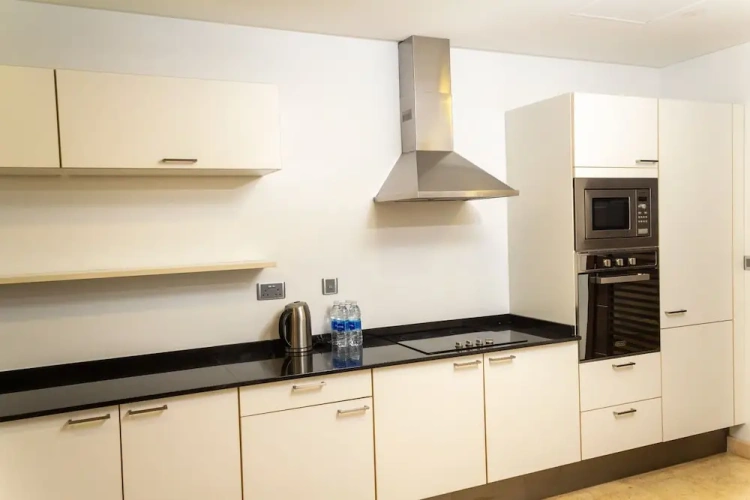 3 Bedrooms Executive Apartment with city view