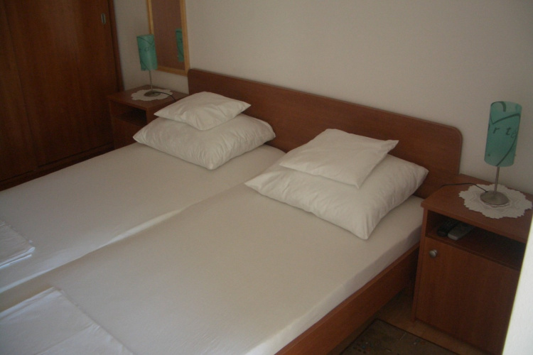 Apartment Ivan - with parking : A2 Palit, Island Rab