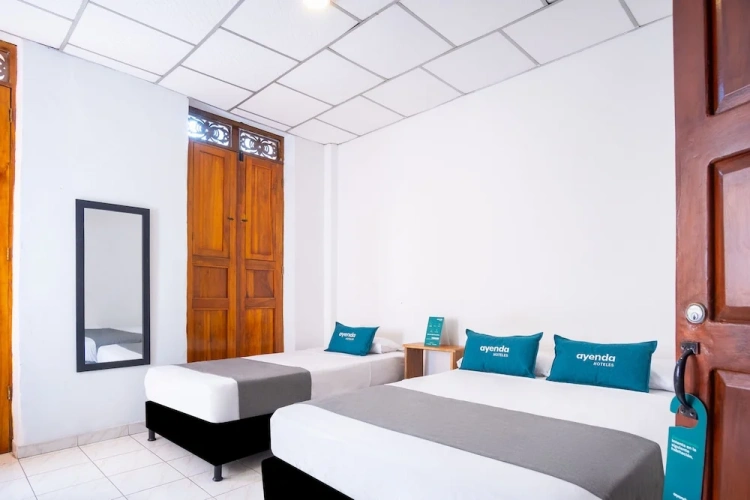 Standard Triple room