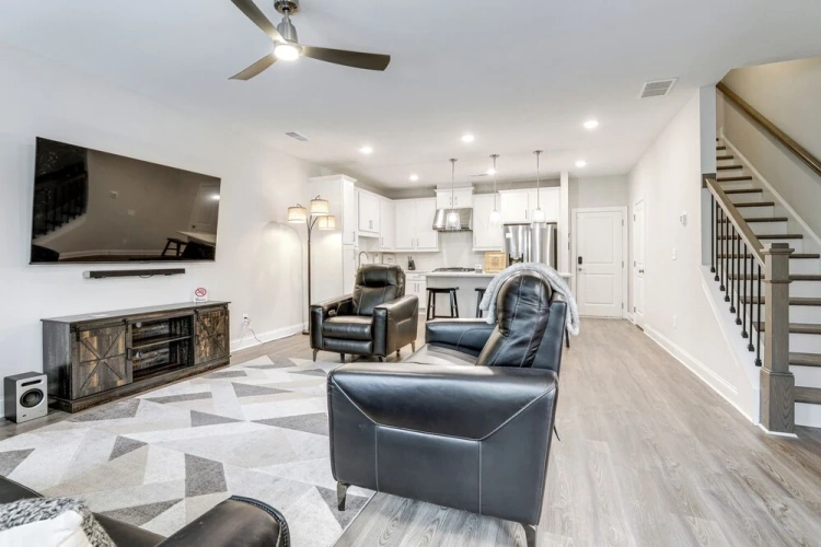 3 Bedrooms Apartment