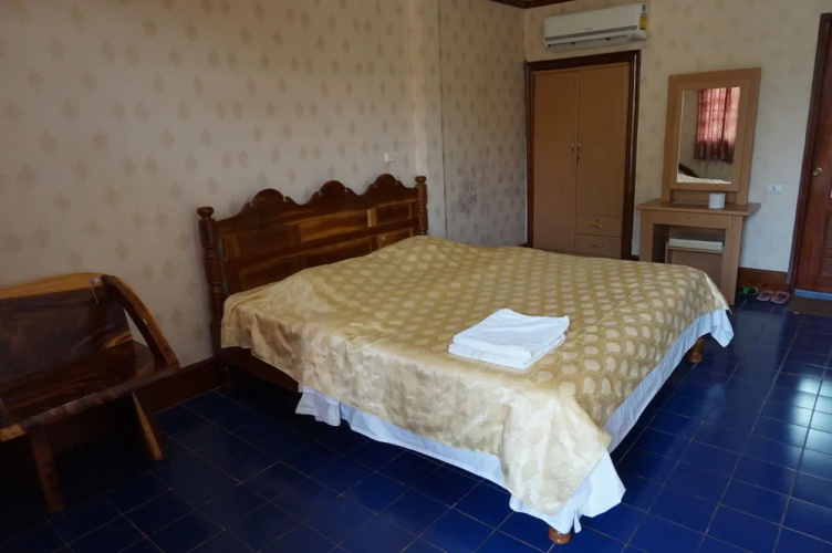Phonepaseud Hotel