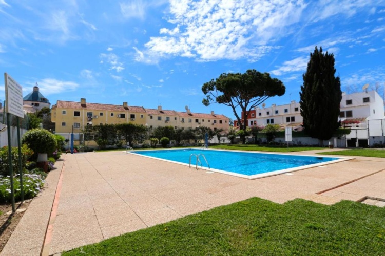 3 Bedrooms Apartment