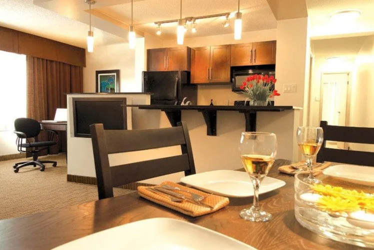 Place Louis Riel Suite