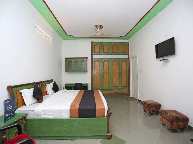 Oyo 11069 Hotel Star Inn