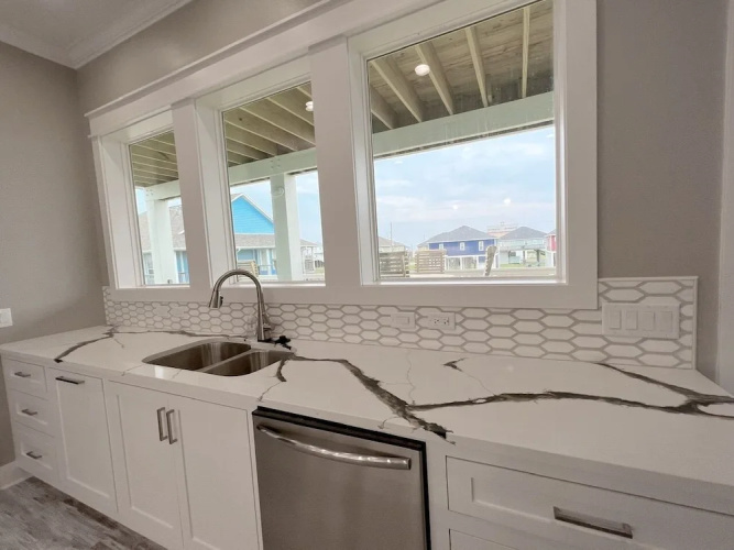 On Deck 4 Bedroom Home by RedAwning