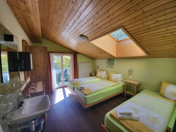 Standard Triple room with balcony
