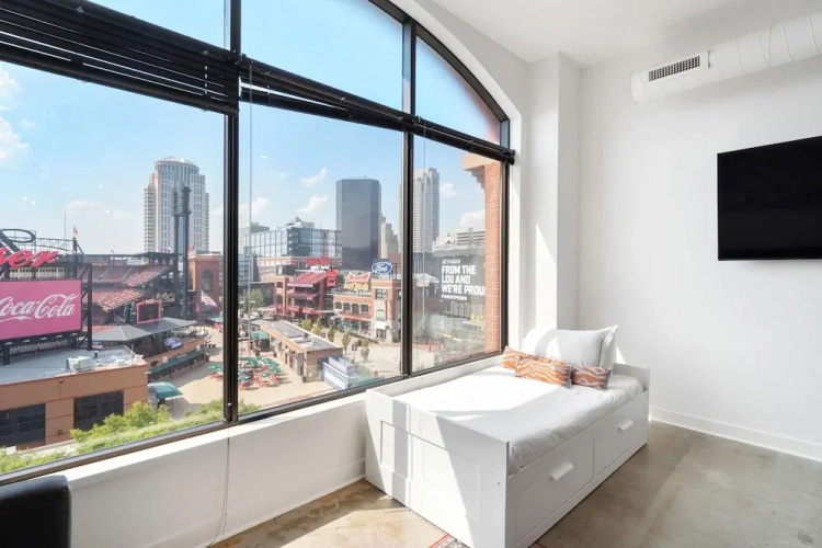 Ballpark Luxury Loft Steps from Arch