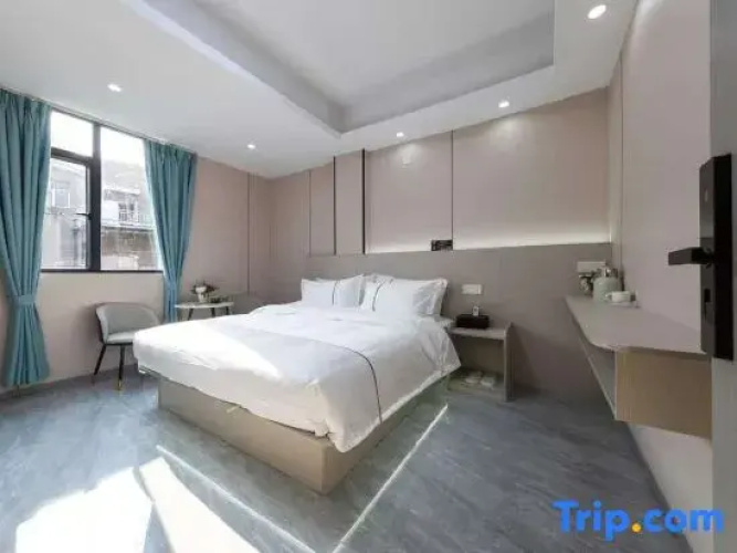 The Four Seasons Apartment