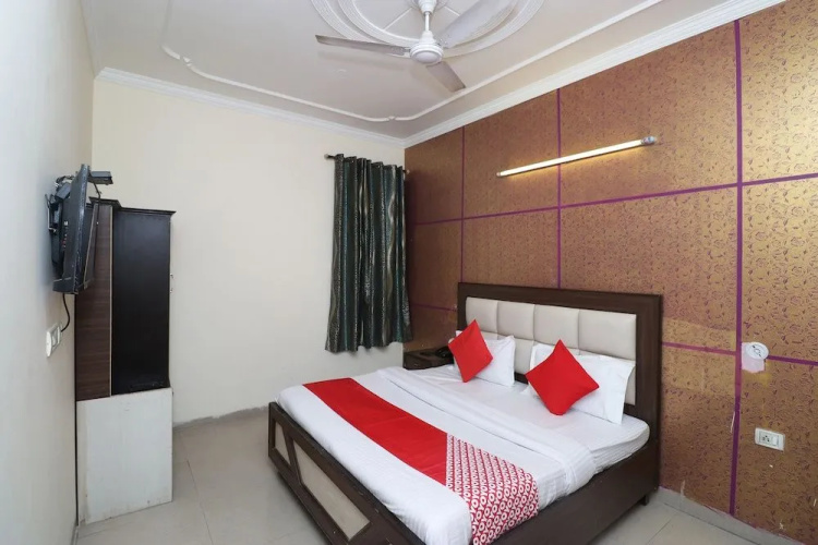 OYO 35663 Mayank Palace
