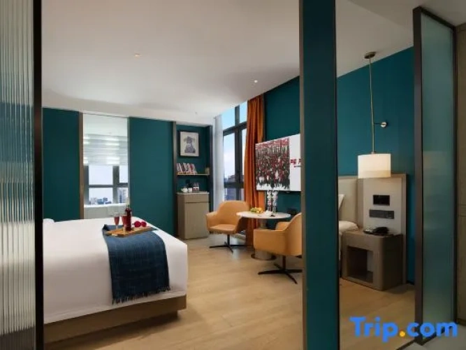 Deluxe Double room with city view
