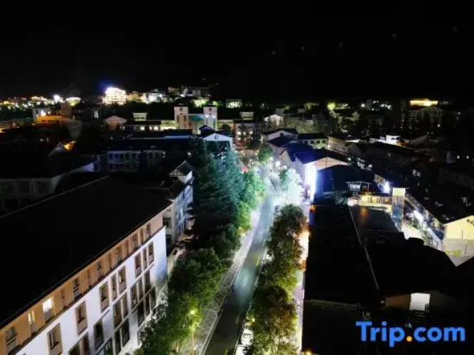 Jiuzhaigou Mountain Residence Hotel