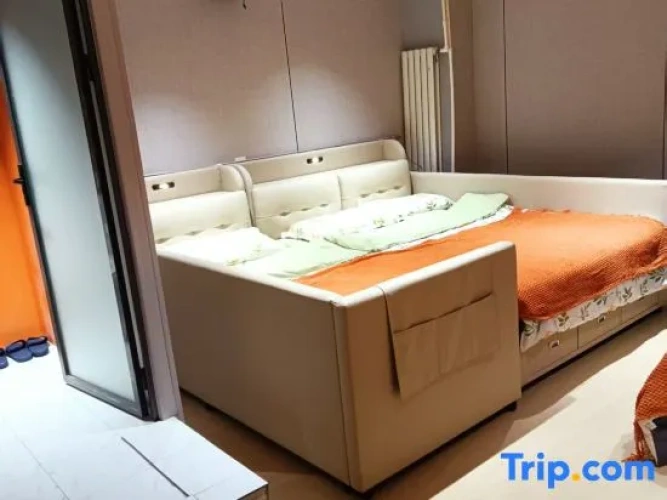 Standard Sextuple Family room