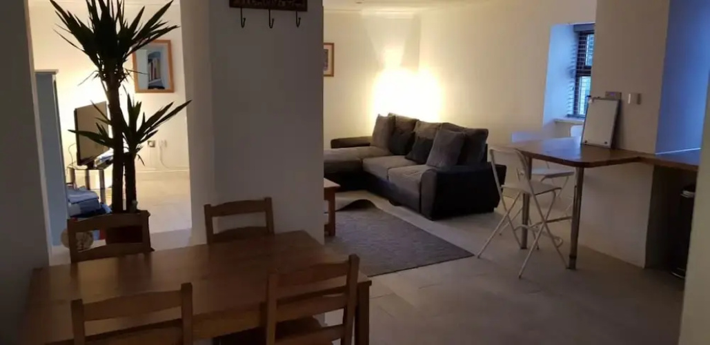 Ark Flats Apartment - Spacious and Modern
