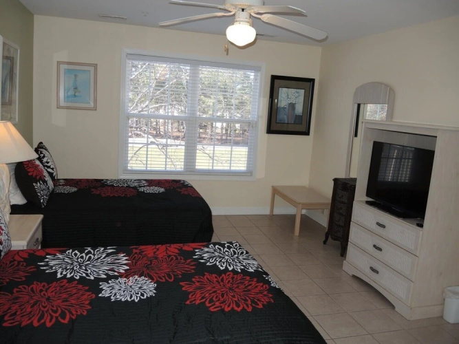 2109m 1 Bedroom Condo by RedAwning