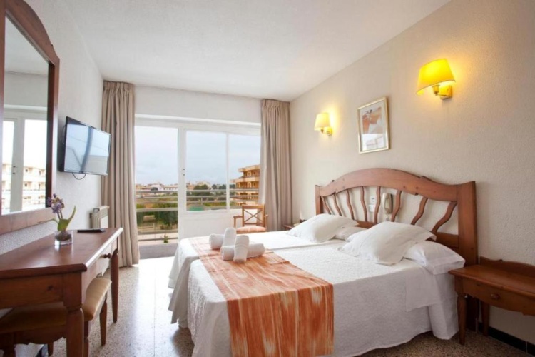 Standard Twin room with balcony