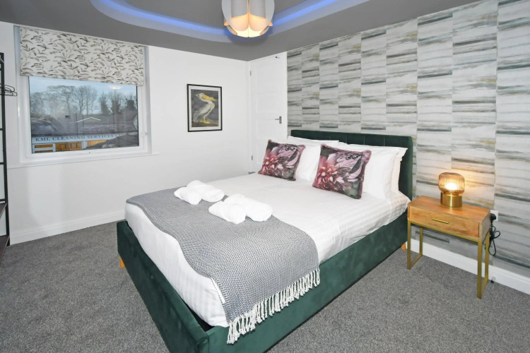 Antrobus Deluxe Apartments by YourStays