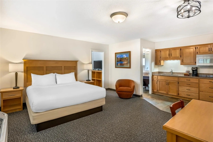 2 Bedrooms Double Suite with river view