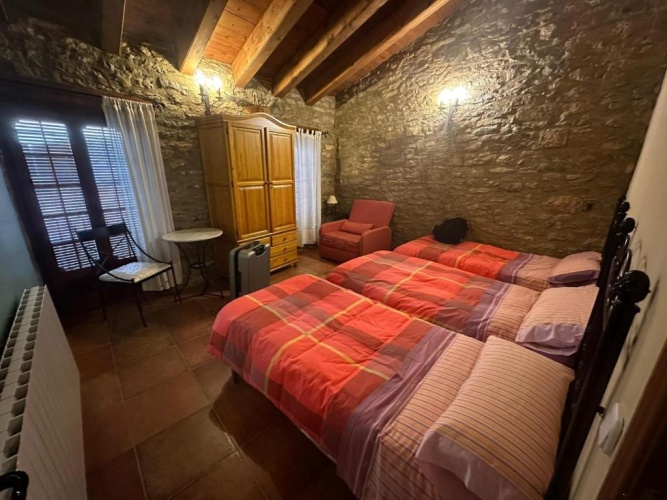 Standard Triple room