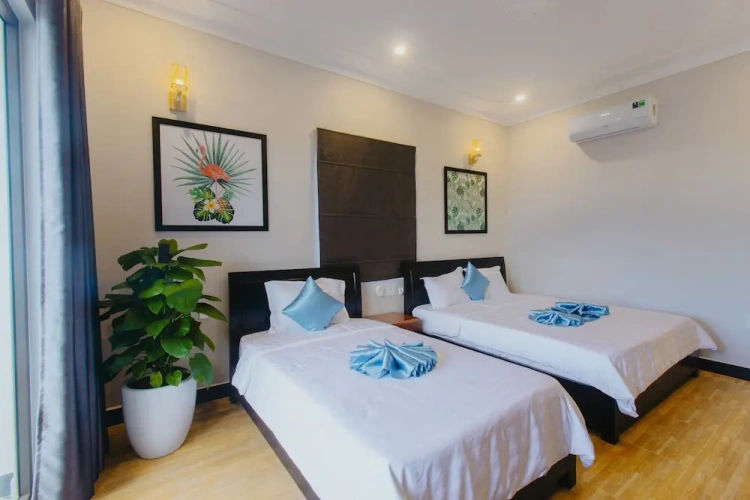 Deluxe Triple room with balcony and with city view