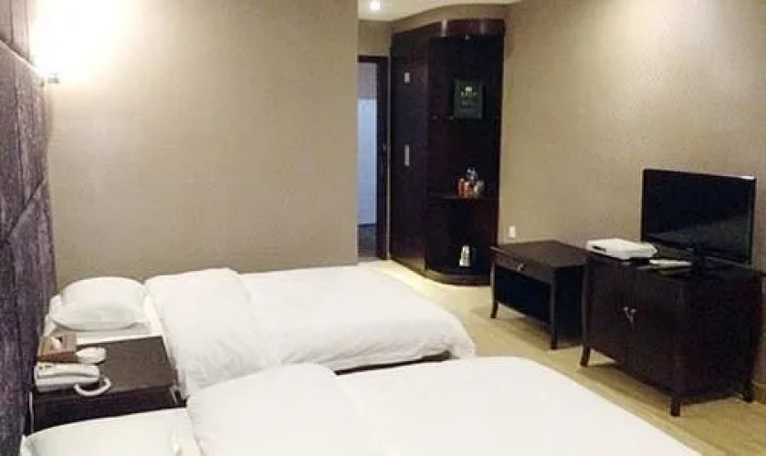 Longhu Hotel