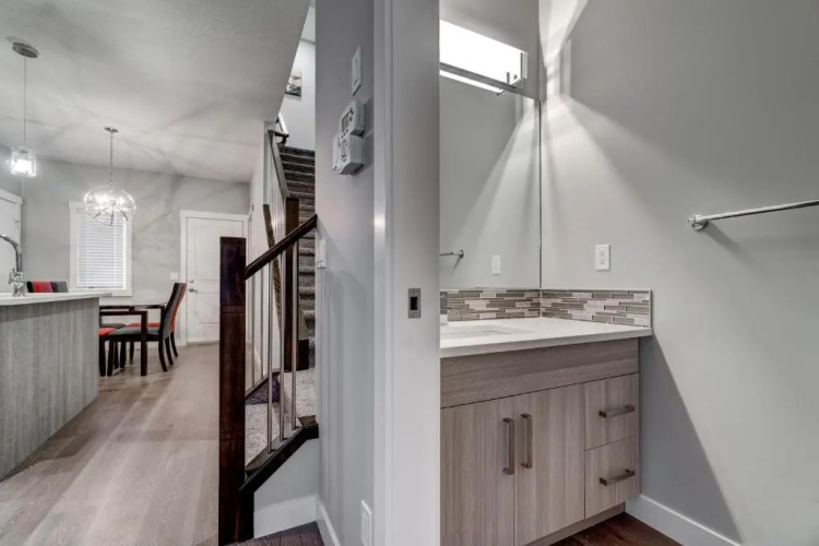 Three-Bedroom with Fireplace #41 Sunalta Downtown