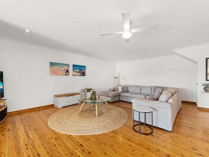 4 Bedrooms Cottage