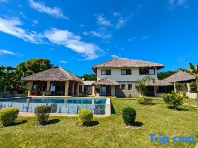 Oceanfront Luxury Villa with Private Pool