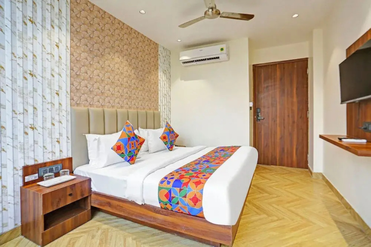 FabHotel Baba's Inn